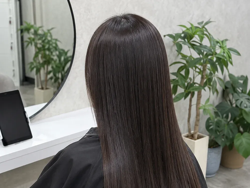 艶のあるストレートヘア
